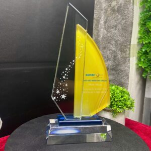 Quà tặng kỷ niệm chương, cúp pha lê