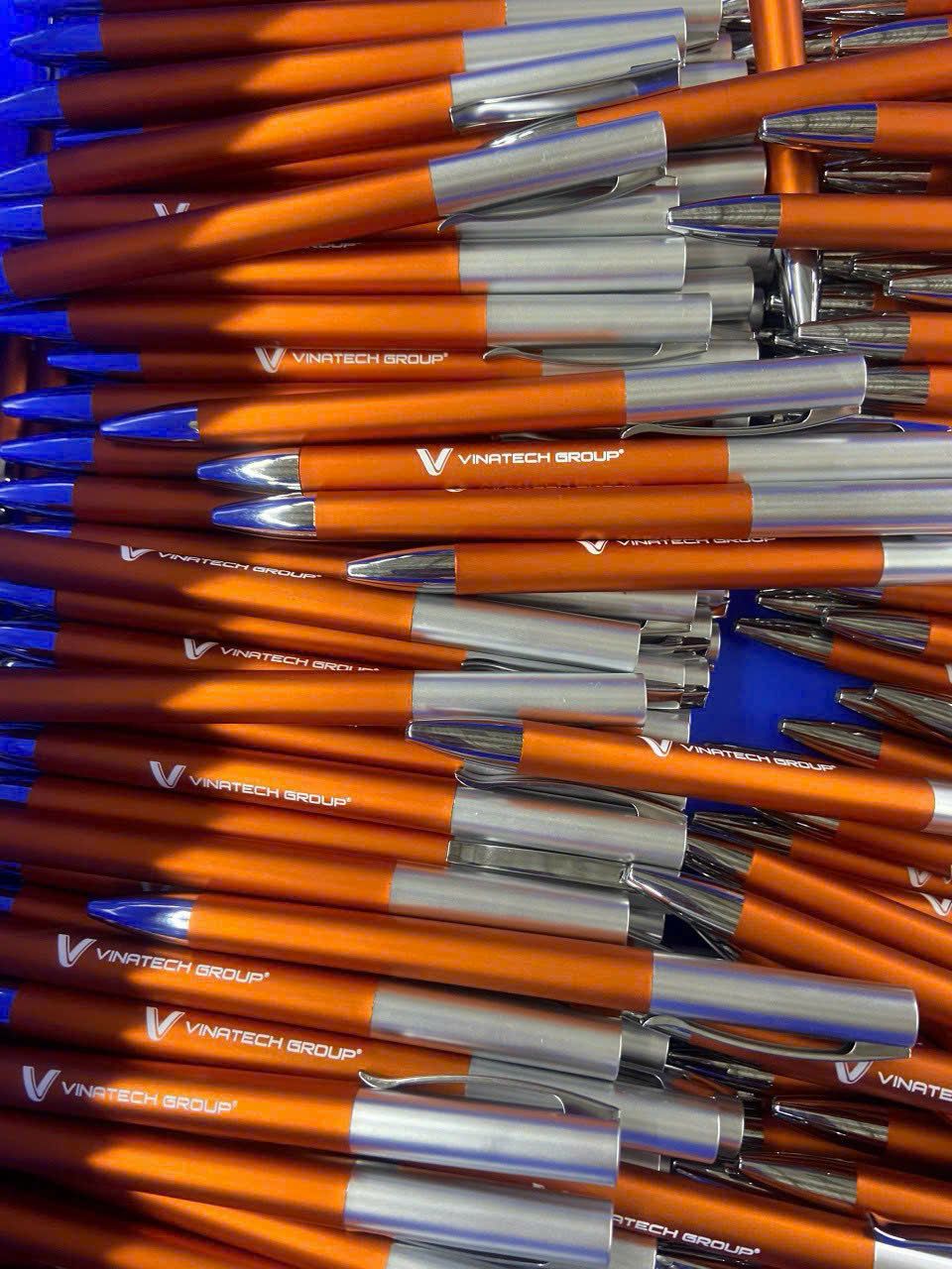 But bi in logo qua tang