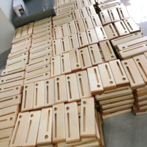 hop dung but bang go khac logo