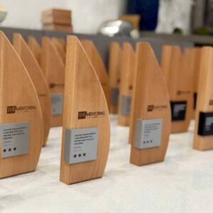 Kỷ niệm chương gỗ khắc logo theo yêu cầu, thiết kế đẹp, ý nghĩa, phù hợp vinh danh, tri ân doanh nghiệp, quà tặng sự kiện giá tốt tại LGP.