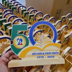 ky niem chuong go khac logo de ban