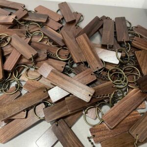 Móc khóa gỗ khắc logo theo yêu cầu, giá rẻ, thiết kế đẹp, phù hợp làm quà tặng doanh nghiệp, quà sự kiện quảng bá thương hiệu tại LGP.