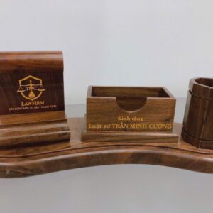 Hộp cắm bút gỗ để bàn in logo theo yêu cầu, thiết kế đẹp, tiện dụng, phù hợp làm quà tặng doanh nghiệp, quà sự kiện chuyên nghiệp, giá tốt tại LGP.