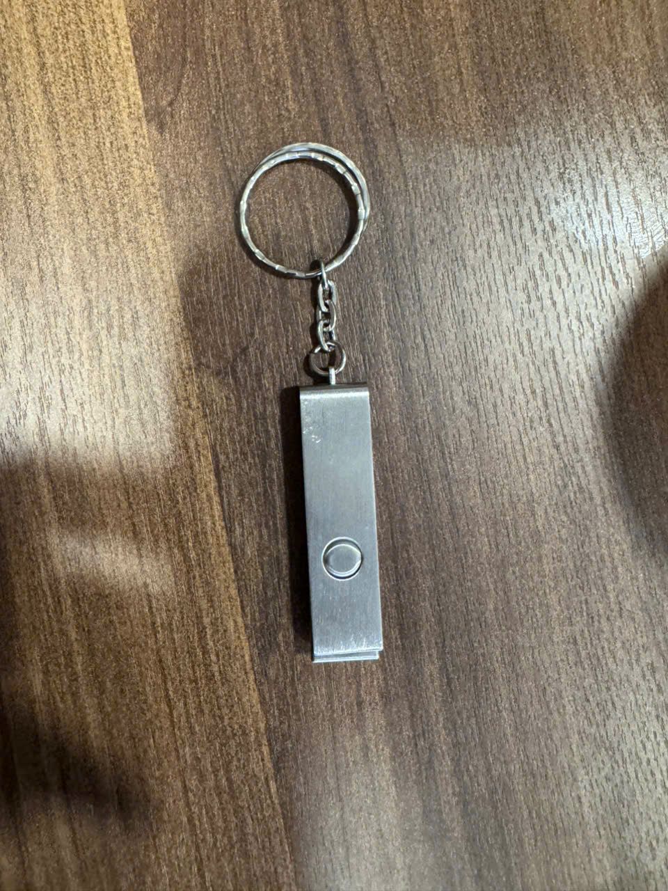USB in logo quà tặng nhỏ gọn, tiện dụng, giúp quảng bá thương hiệu hiệu quả. Thiết kế theo yêu cầu, giá tốt tại LGP
